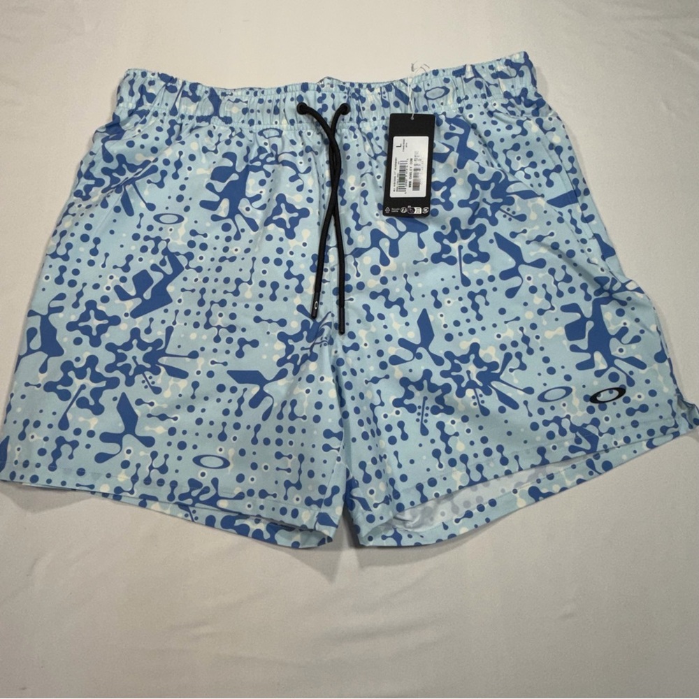 Oakley Hibiscus Men’s Light Blue and Navy Abstract Print Swim Trunks NWT